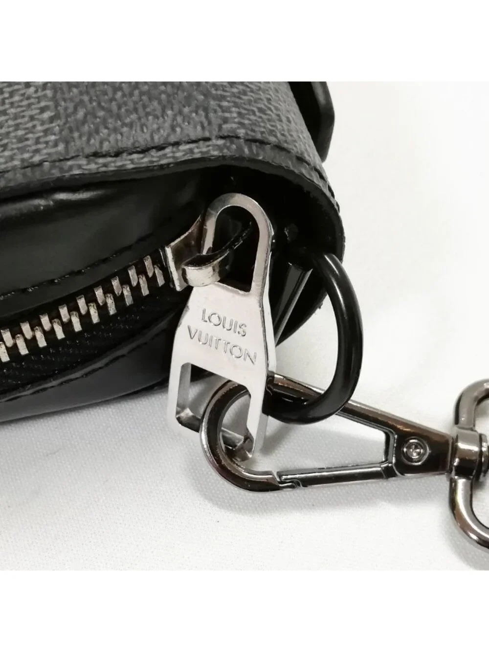 Louis Vuitton Zippy XL Shoulder Clutch